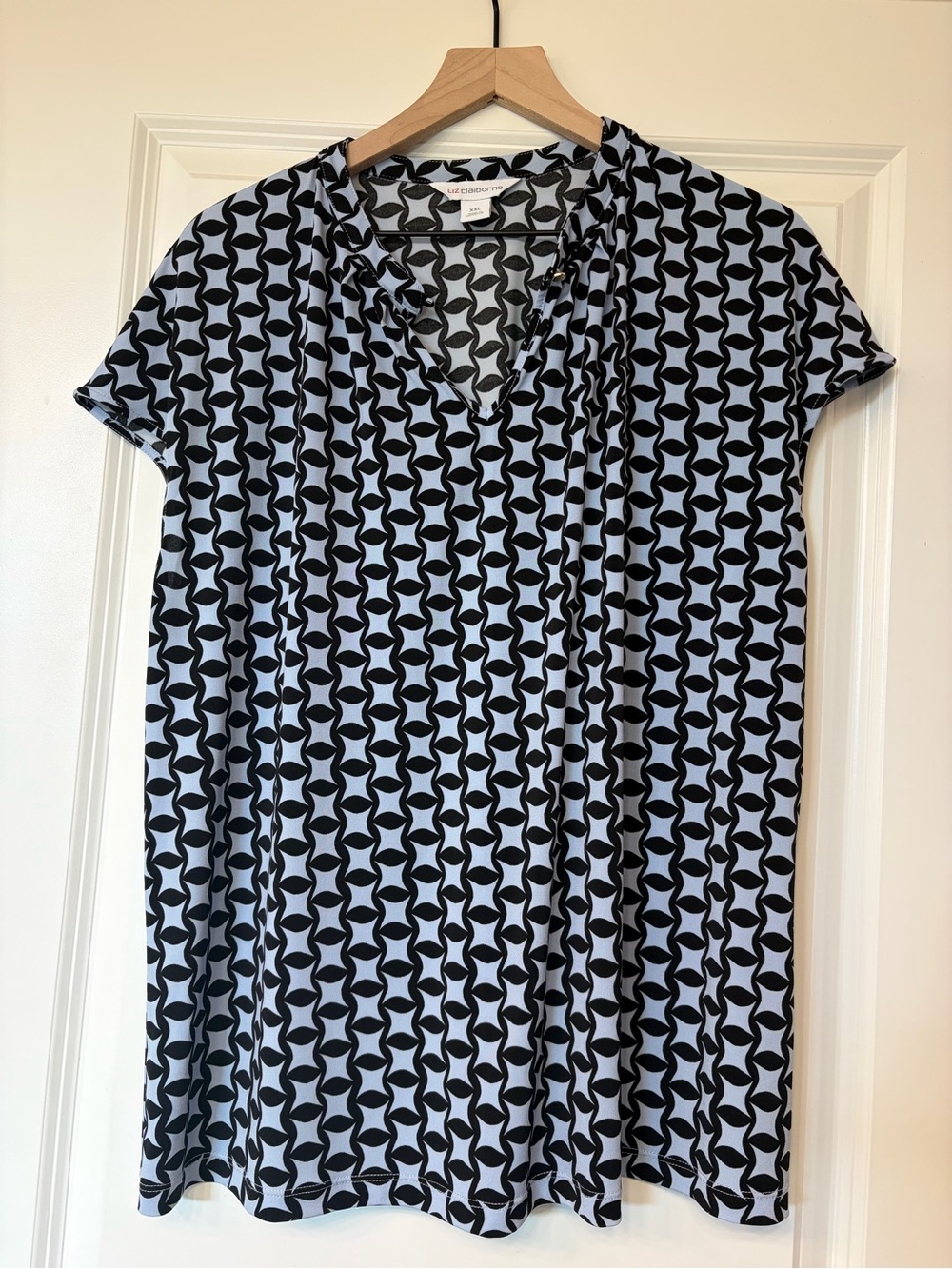 Liz Claiborne Light Blue & Black Print V-Neck Tunic